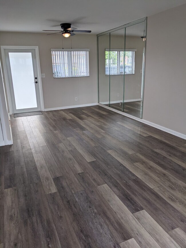 dining - 960 Crystal Lake Dr