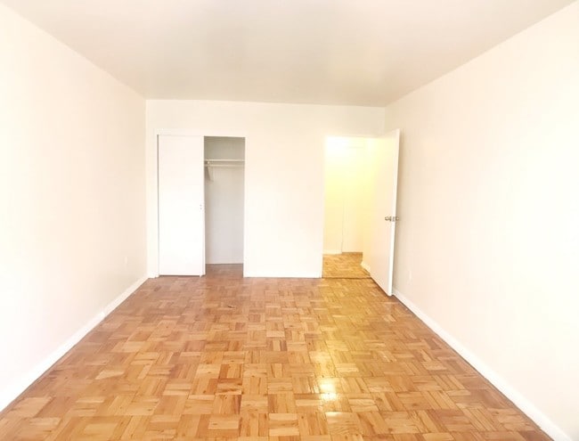 Building Photo - 288 W 238th St