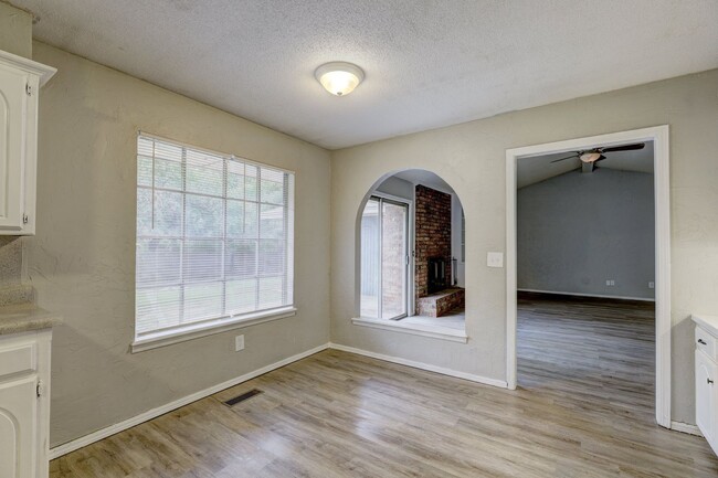 Foto del edificio - 3 bed 2 bath home in OKC