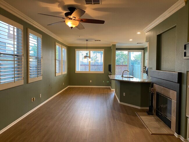 Open floor plan - 557 Sweet Pea Pl