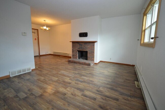 Foto del edificio - 100 Clover Ct