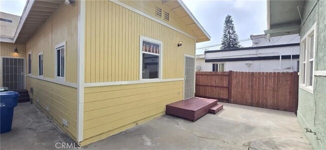Building Photo - 1060 Cherry Ave