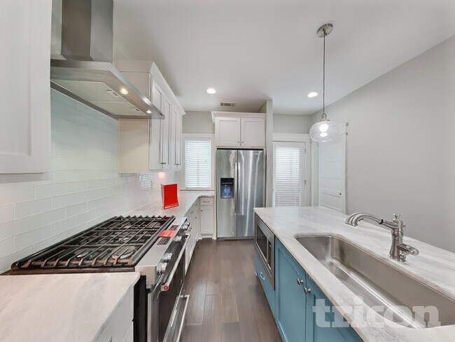 Building Photo - 1244 Hillwood Private Cove