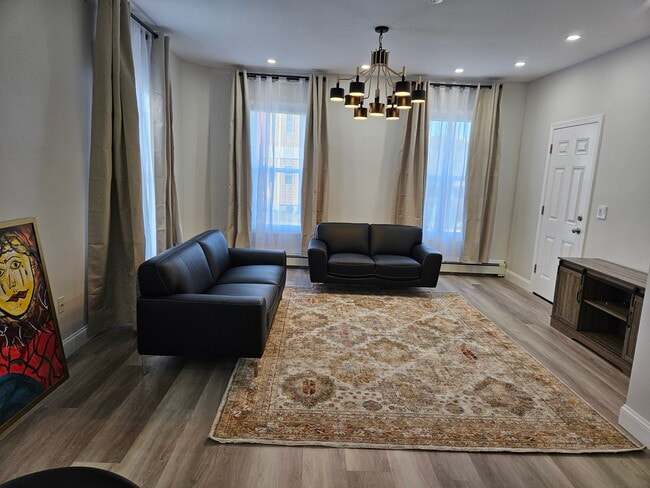 Building Photo - 22 Lancaster St