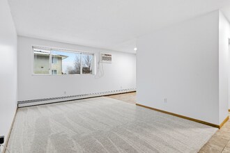 Building Photo - 1100 69th Ave N