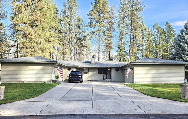 Building Photo - 6902 N Old Fort Dr