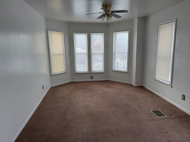 Photo - Hewitt,S.85 Apartment