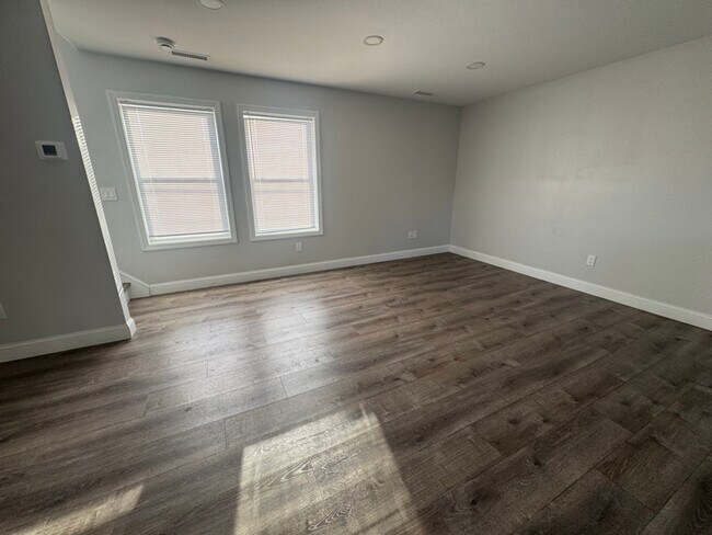 Foto del edificio - 10 Bouton St