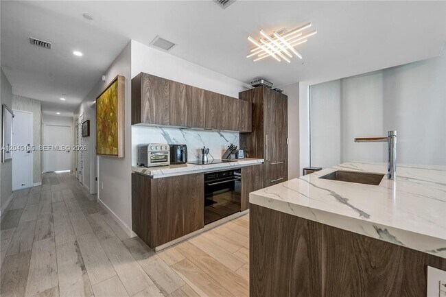 Foto del edificio - 480 NE 31st St