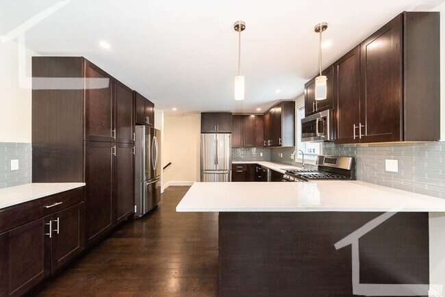 Building Photo - 116 Jerome St