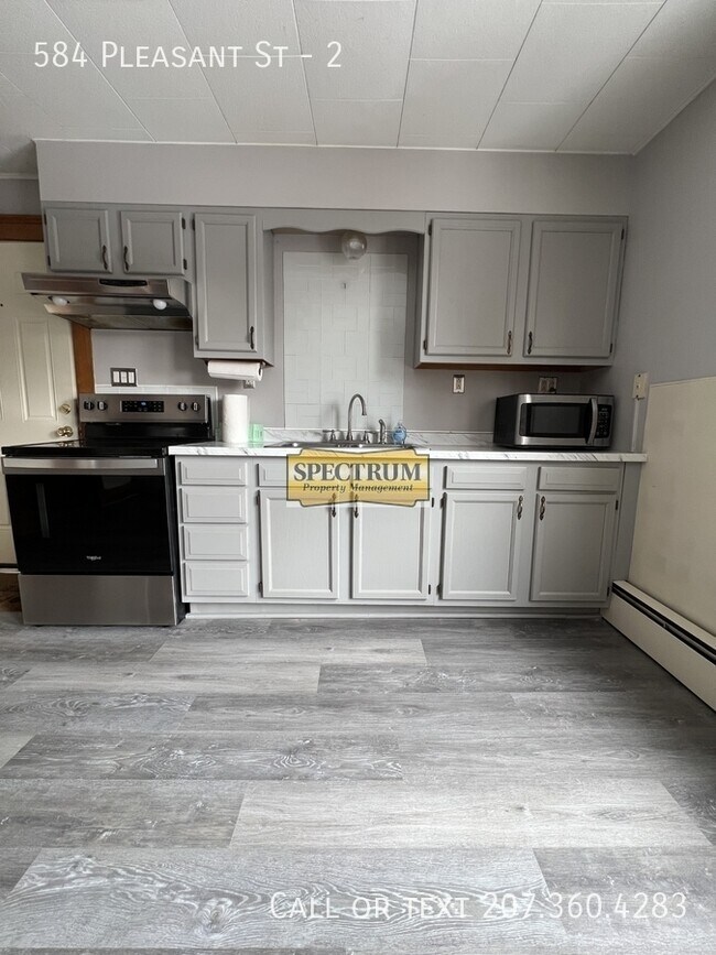 Foto del edificio - 584 Pleasant St