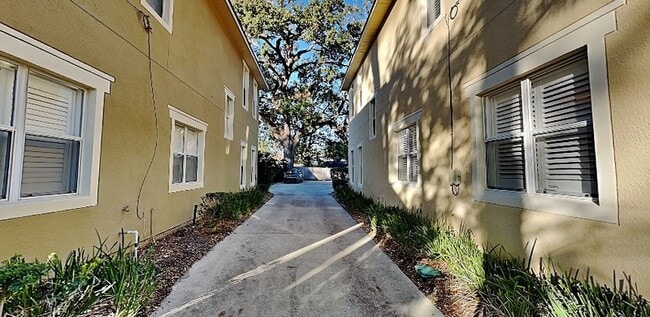 Building Photo - 2208 Elizabeth Ave