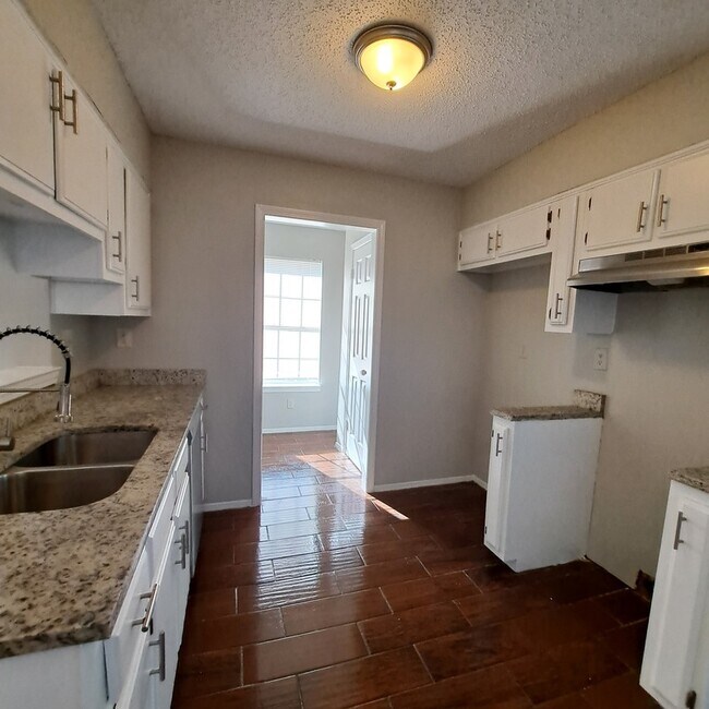 Building Photo - 4551 Summer Creek N