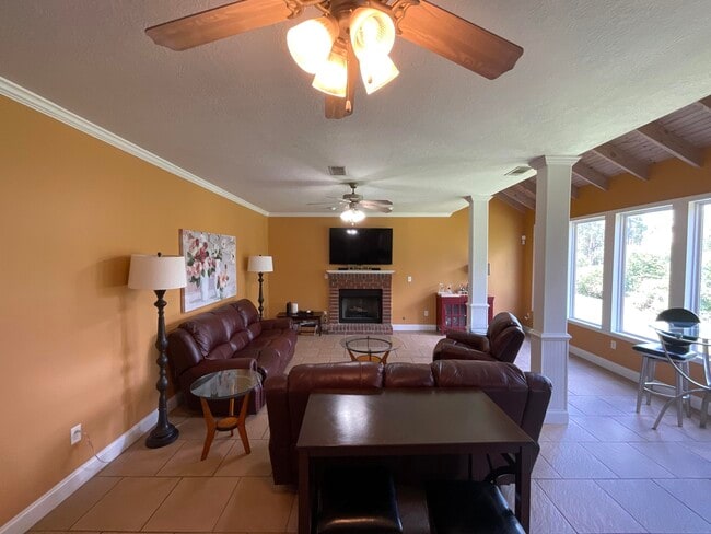 Building Photo - 4196 Aerie Cir