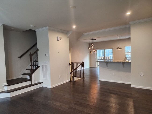 Building Photo - Plaza Midwood Townhome
