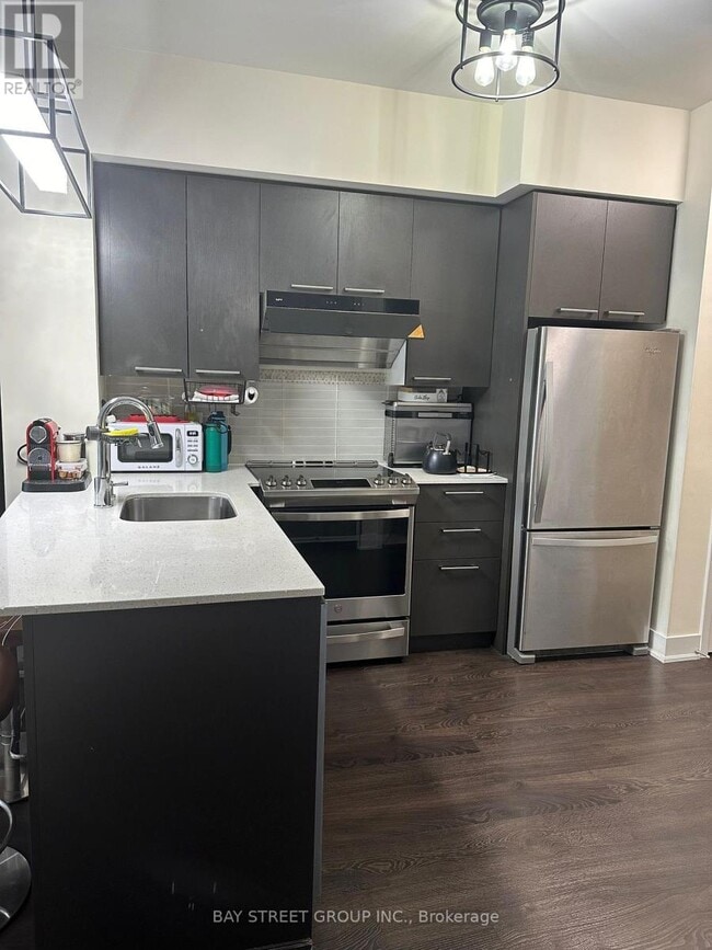 Building Photo - 30 Roehampton Ave