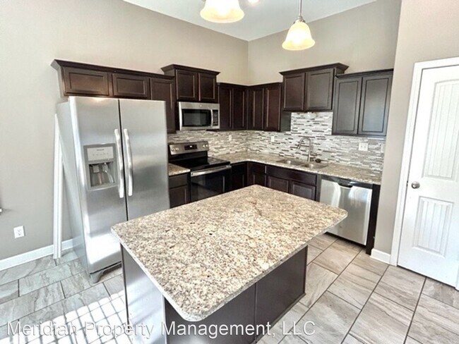 Building Photo - 5 br, 3 bath Apartment - 8617 Birnham Cove
