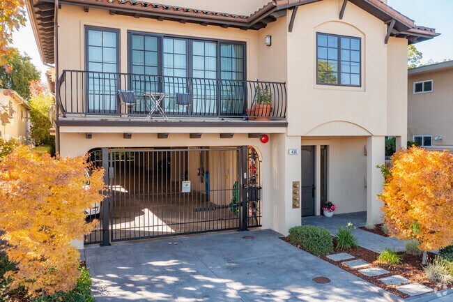 Entrada - 436 Laurel St