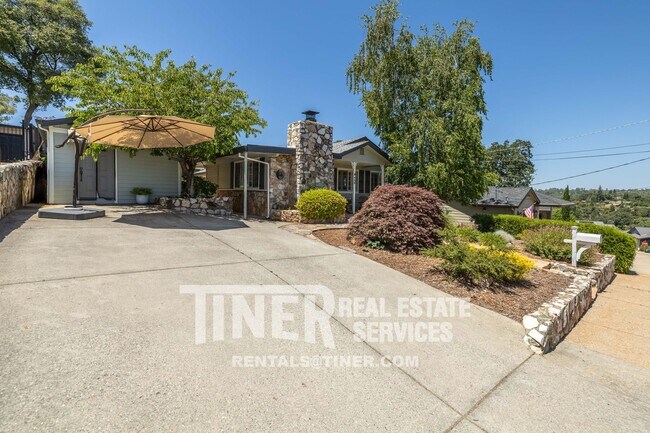 Foto del edificio - Stunning Auburn Home! Available