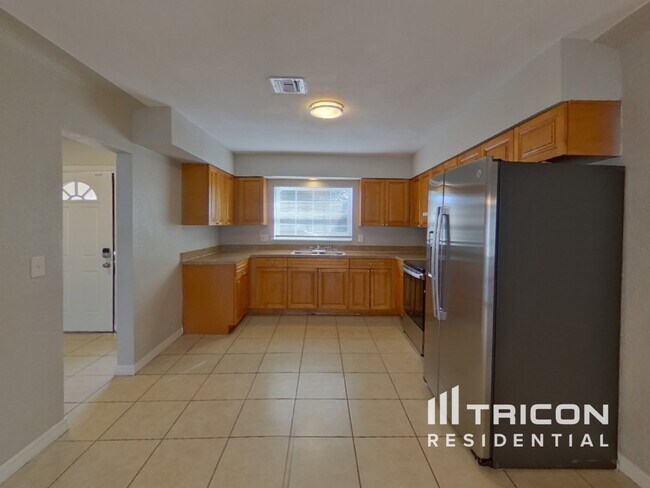 Building Photo - 4225 Cortez Way S