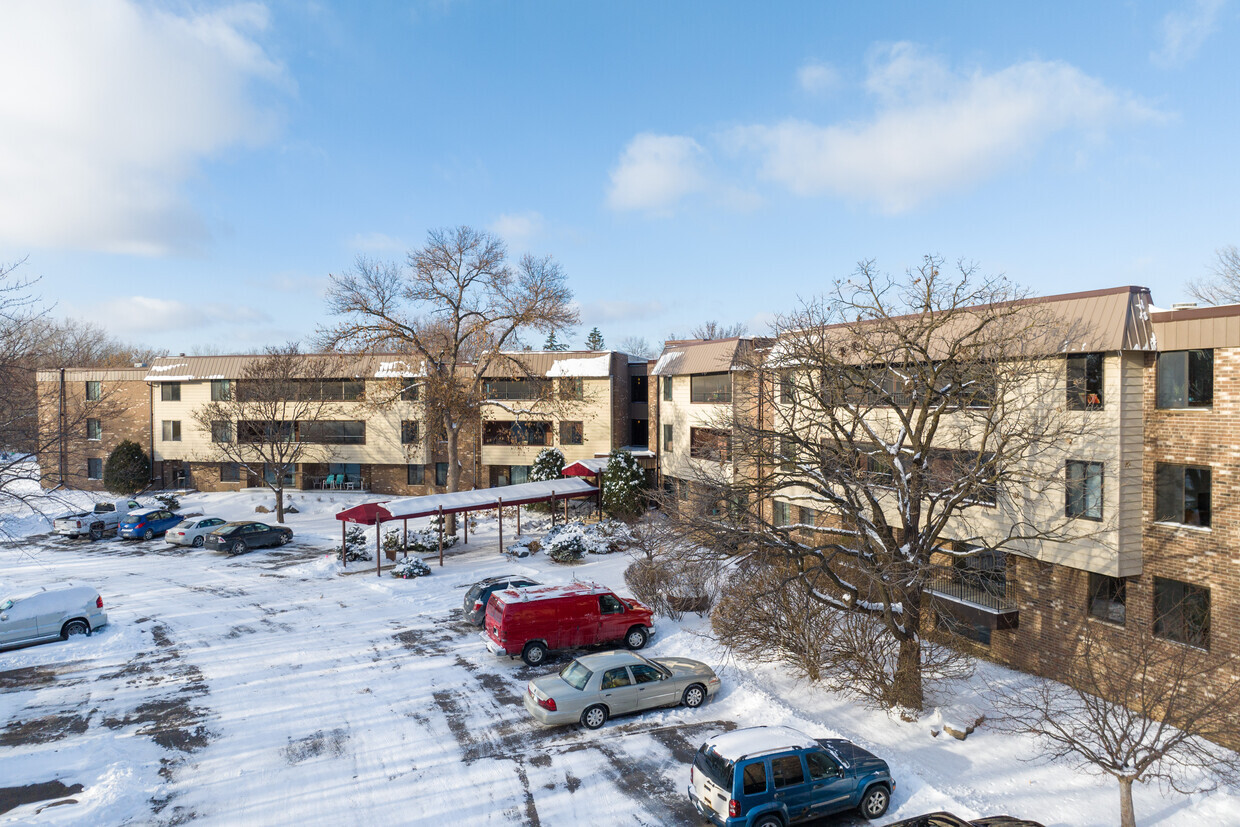 Primary Photo - Windwood Condominiums