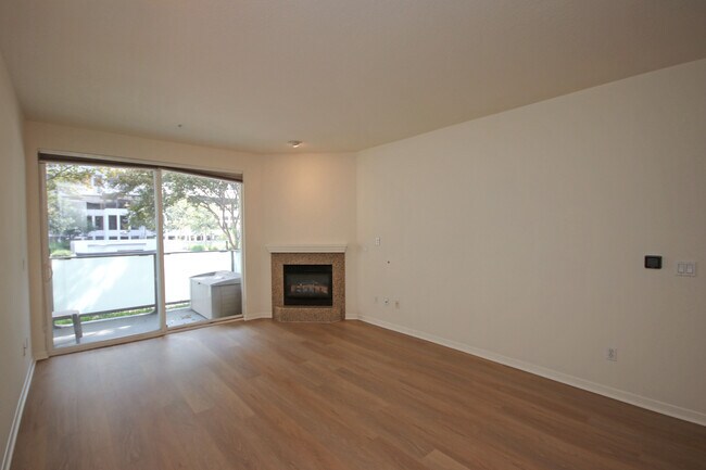 Building Photo - 160 S Hudson Ave