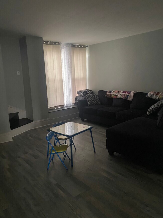 Foto del edificio - 214 1/2 Brown Ave