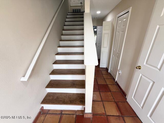 Foto del edificio - 47 Reeding Ridge Dr W