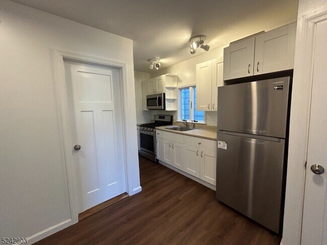 Foto del edificio - 191 Forest St