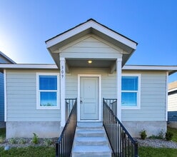Building Photo - 309 Trinity River Holw