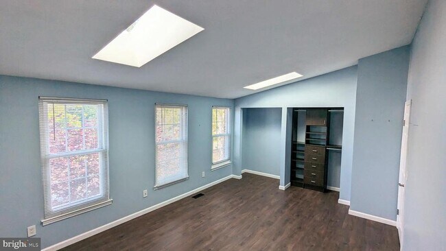 Building Photo - 6028 Sweet Pea Ct