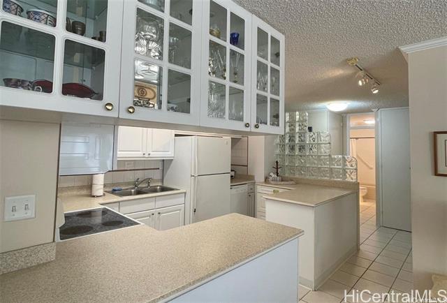 Building Photo - 2415 Ala Wai Blvd