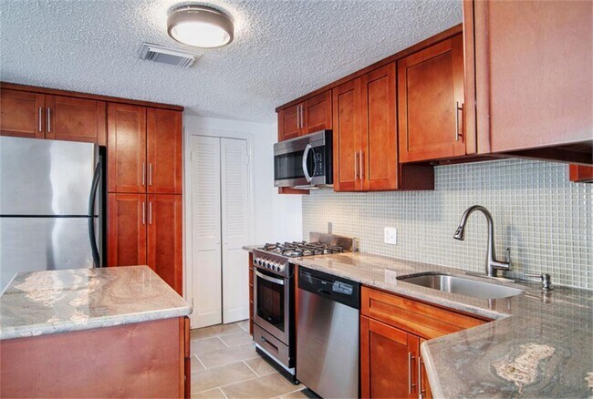Building Photo - 3346 Blodgett St