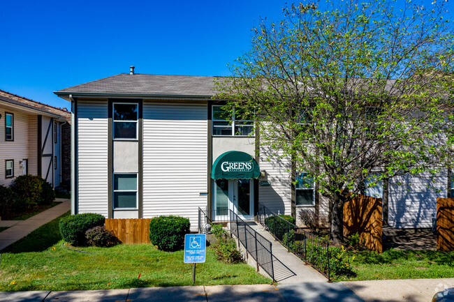 Building Photo - The Greens Apartments