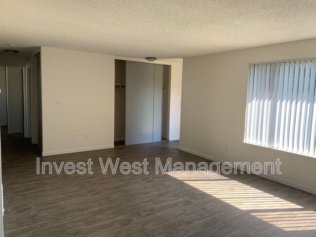 Building Photo - 409 NE 104th Ave