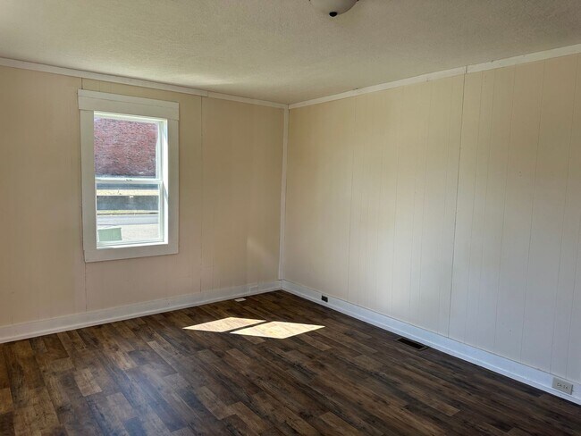Foto del edificio - 2+ BEDROOM 1 BATHROOM HOUSE FOR RENT