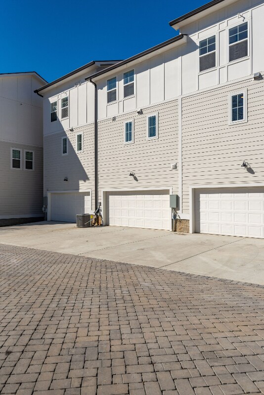 Building Photo - 2007 Maple Vw Ln