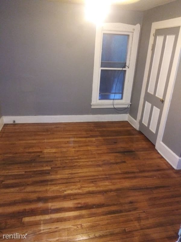 Building Photo - 2 br, 1 bath Apartment - 359 1/2 E Bowman St