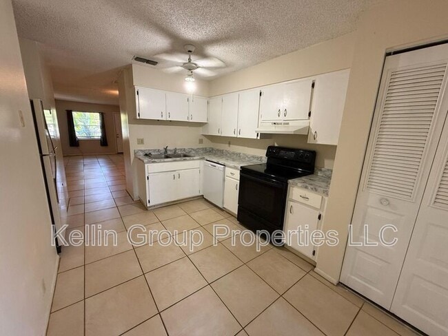 Foto del edificio - 5651 Struthers Ct