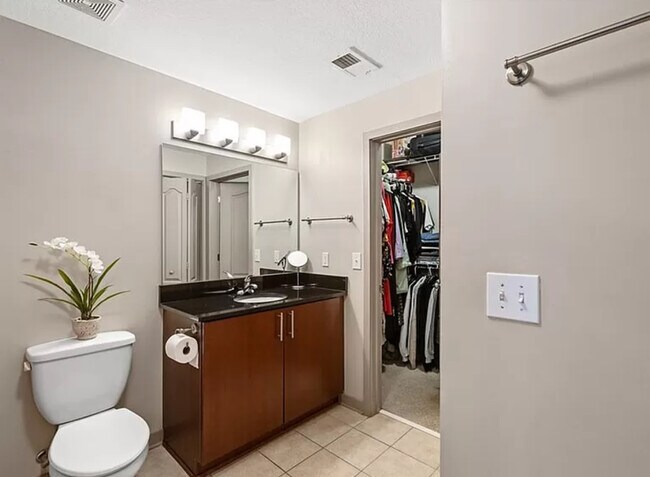 Foto del edificio - 390 17th St NW