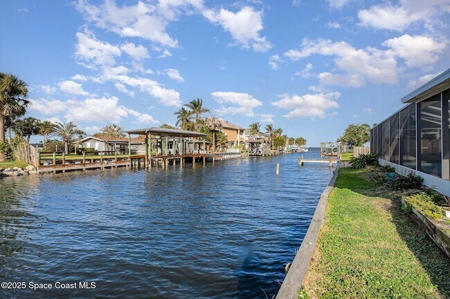 Foto del edificio - 1740 S Harbor Dr
