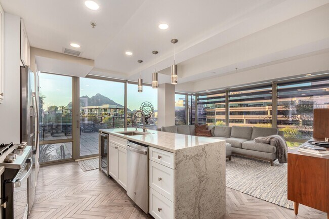 Foto del edificio - 7161 E Rancho Vista Dr