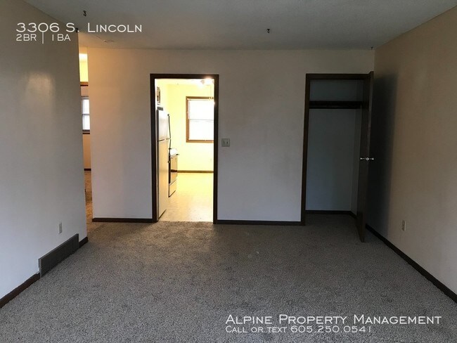 Building Photo - 3306 S Lincoln Ave