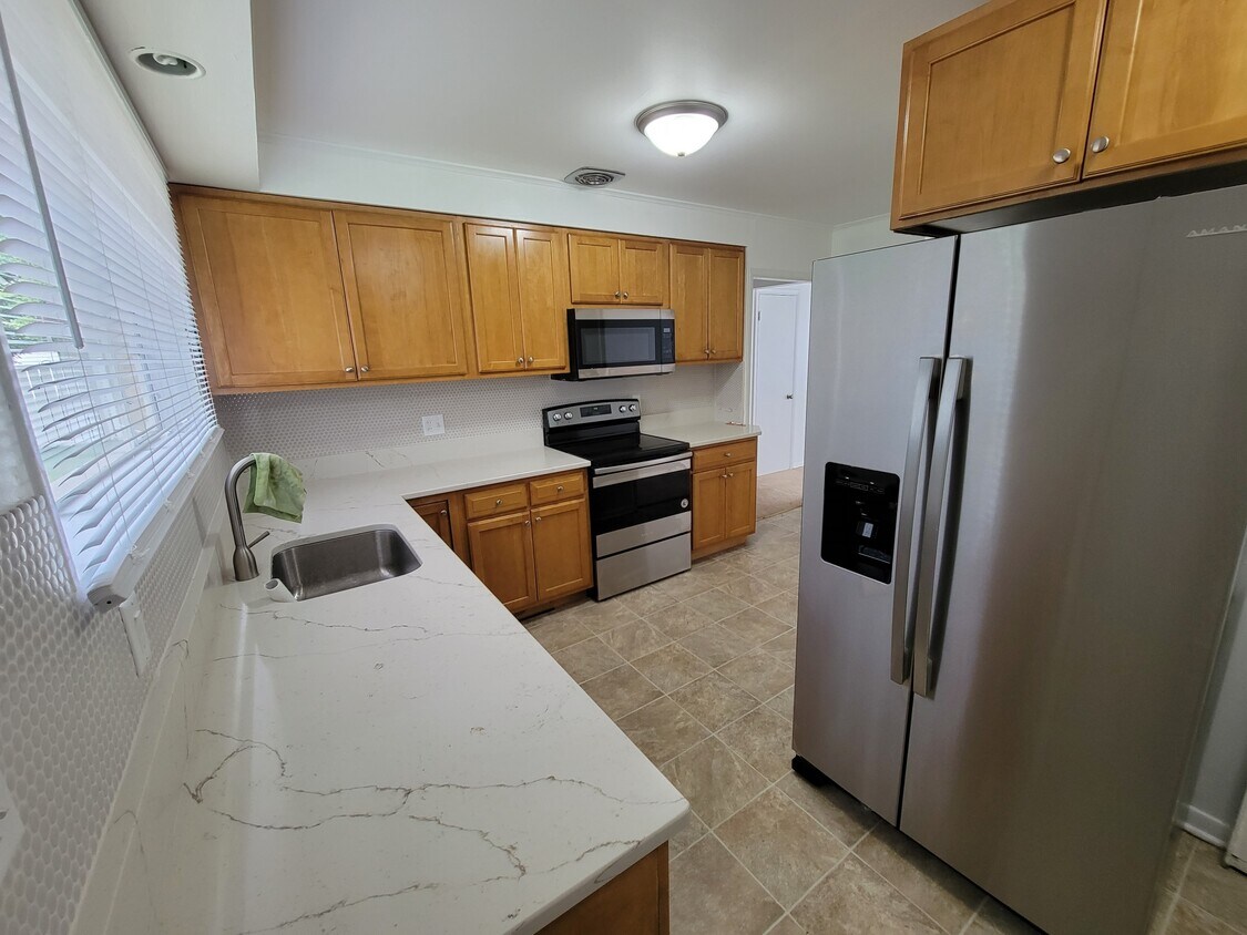 Primary Photo - 4011 Buckingham Dr