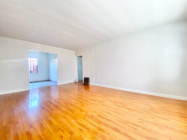 Building Photo - 3219 Bagley Ave