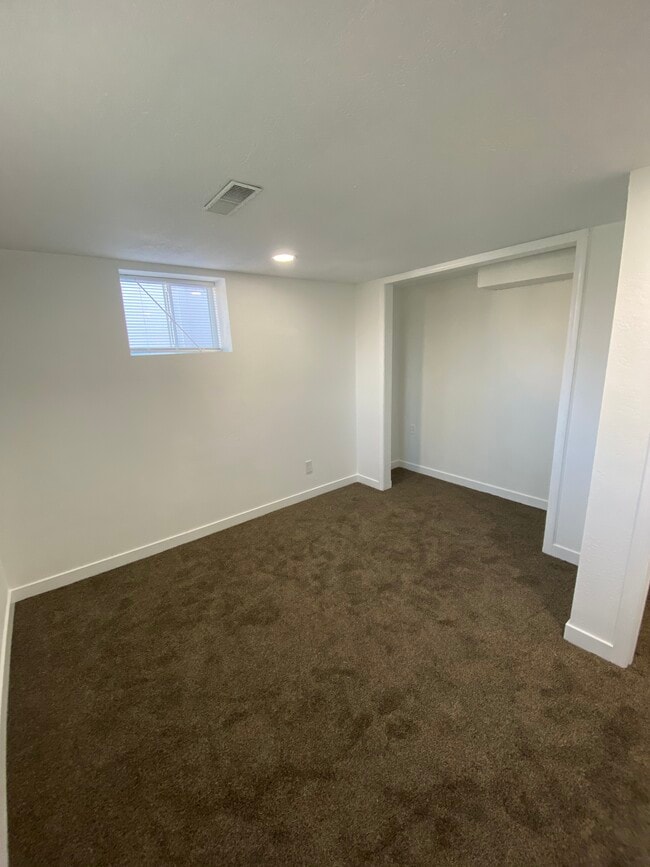 Armario del dormitorio n.° 2 - 118 W 700 S