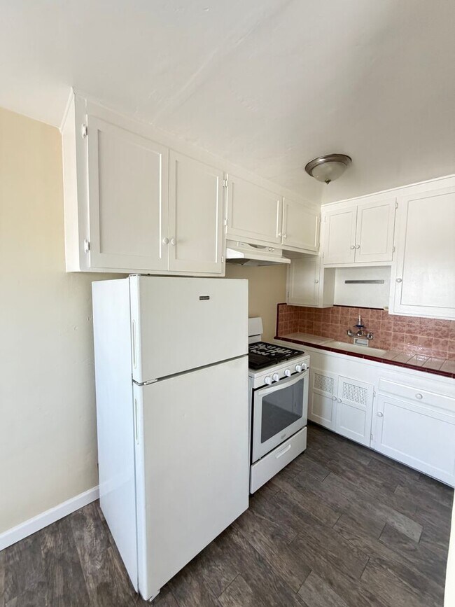 Foto del edificio - Top-Floor Corner Gem in the Heart of Normal Heights