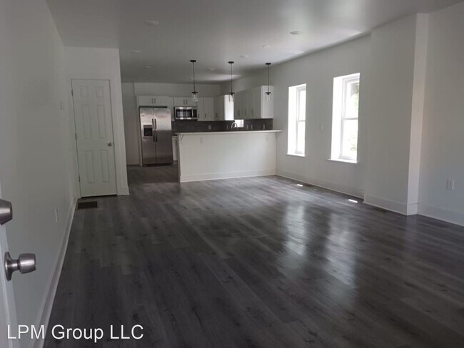 Building Photo - 4 br, 3.5 bath House - 735 Atlantic Street