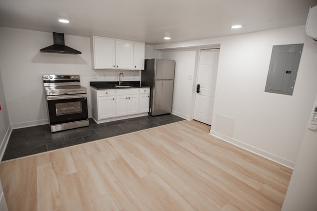 Building Photo - 1388 W 83rd St