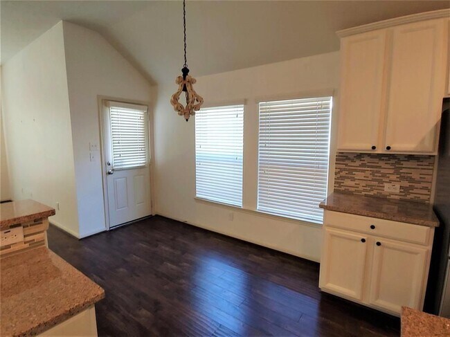Foto del edificio - 3122 Crescent Oaks Park Ln